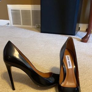 Never worn, black stiletto pump